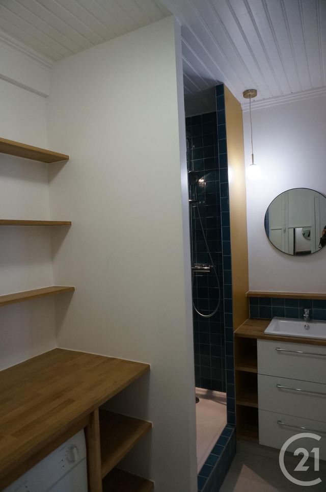 Afficher la photo en grand Appartement F2 à louer - 2 pièces - 39.0 m2 - PARIS - 75010 - ILE-DE-FRANCE - Century 21 St Martin Immobilier